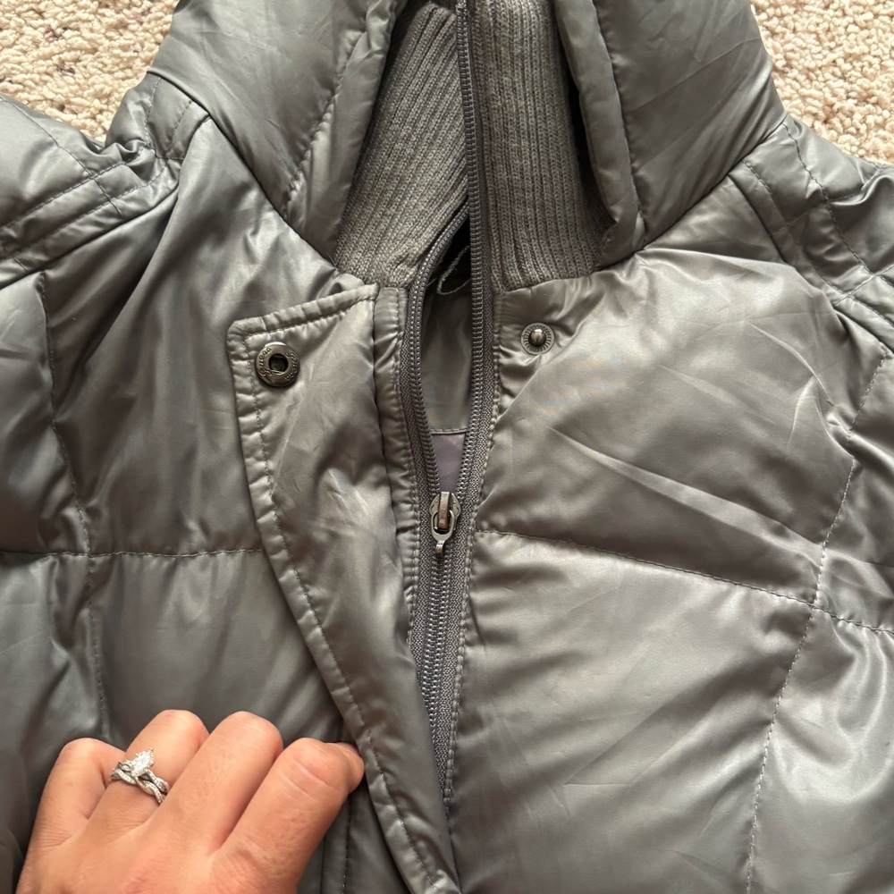 Guess Women's Grey Puffer Coat  size L - preowned - Picture 8 of 12